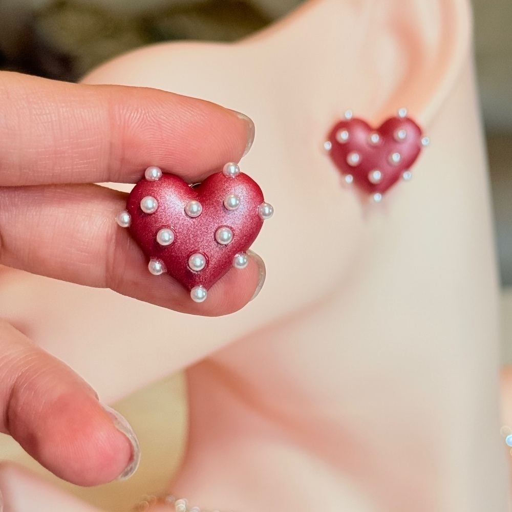⚜️ Amoré Pink Heart Stud Earrings - Picture 4 of 7